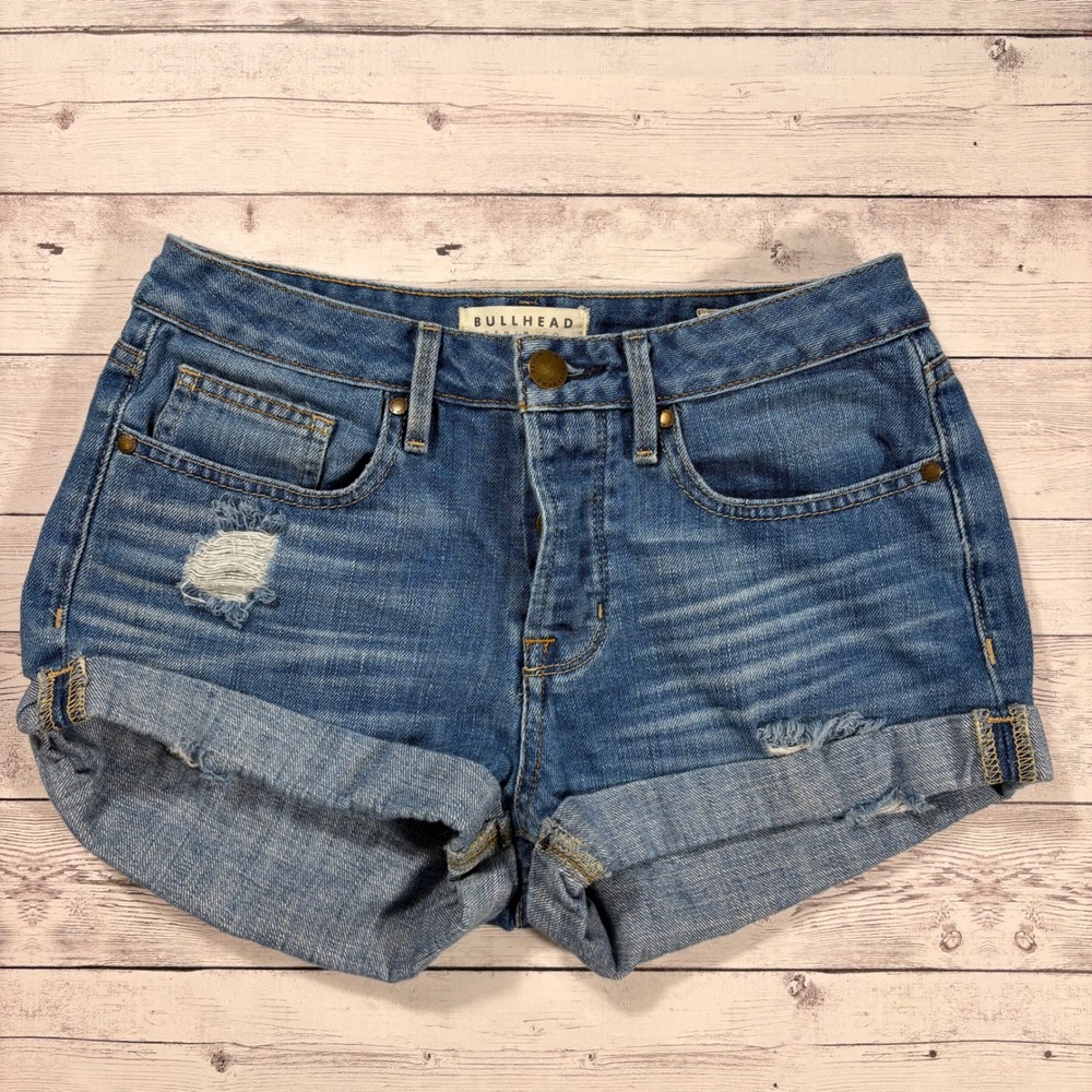 Bullhead Denim Co Girlfriend Shorts Size 26 Medium Wash Distressed Button Fly